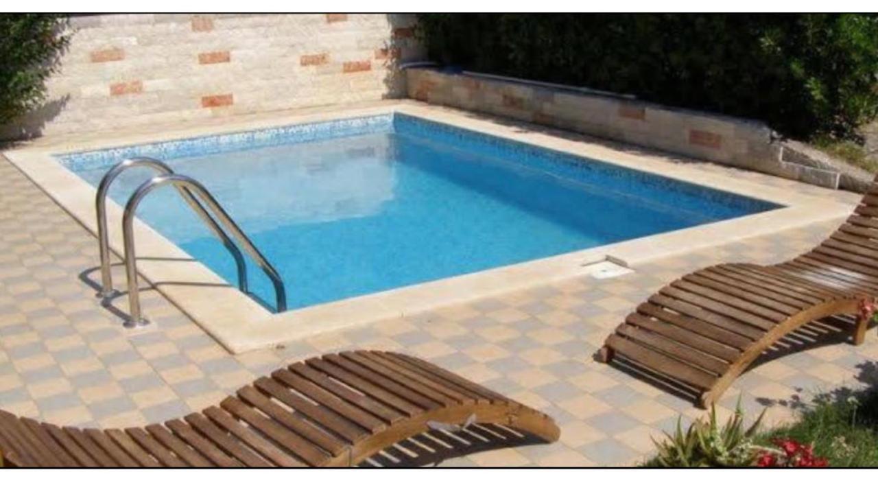 Olive Tree Apartments Ровінь Екстер'єр фото