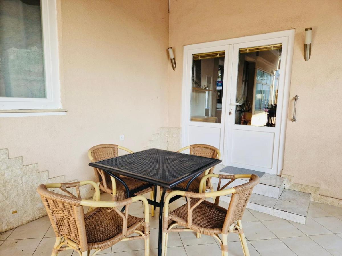 Olive Tree Apartments Ровінь Екстер'єр фото